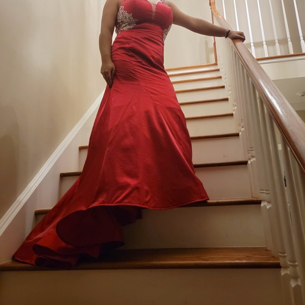 Red Sweetheart Neckline Prom Gown